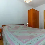 Kata 1 דירה