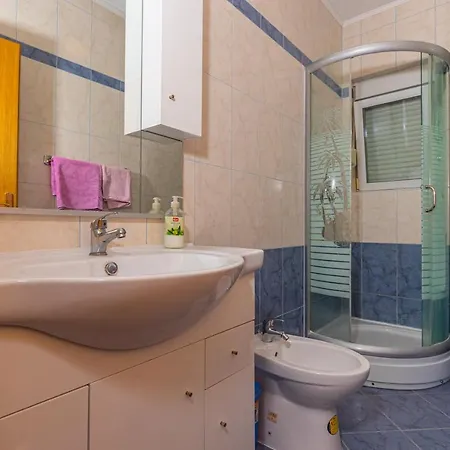 Kata 1 Apartman *