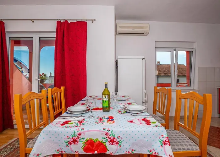 Kata 1 Apartment *