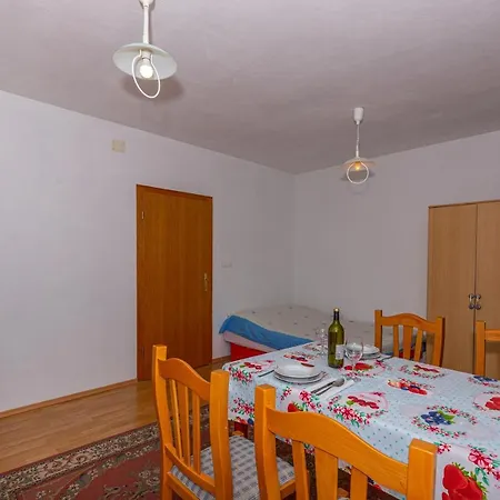 Apartman Kata 1 *