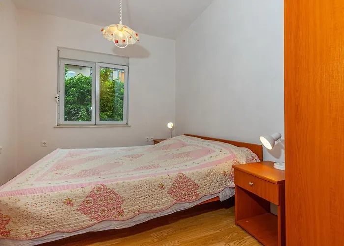 Kata 1 Apartment *