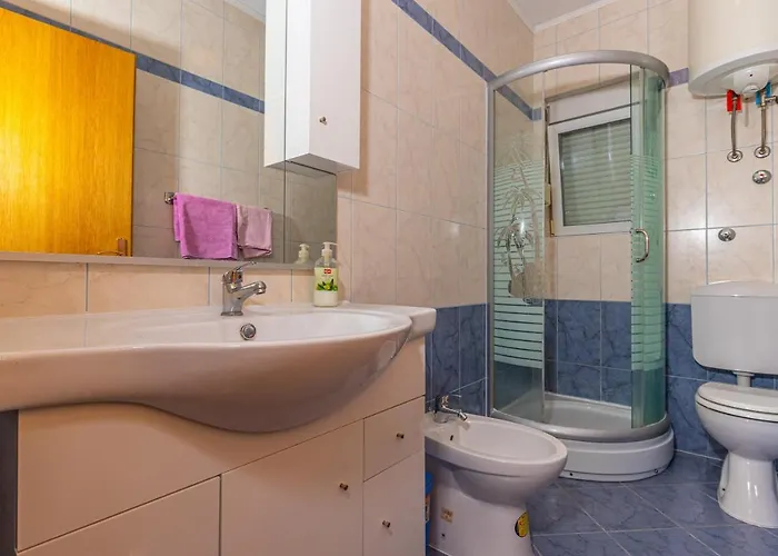 Kata 1 Apartment *