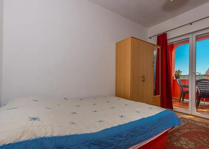 Kata 1 Apartment *